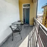 Sandy Wood Apartment *